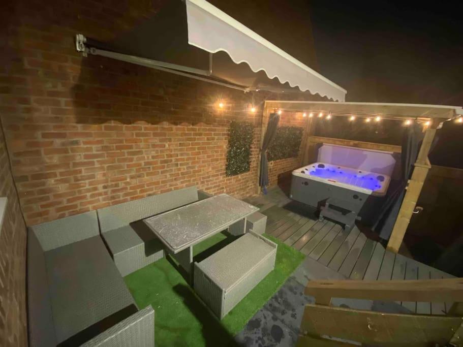 Hot Tub, Free Parking, Near Shops & Restaurants, Location 1M To City Apartment Jesmond Exterior photo