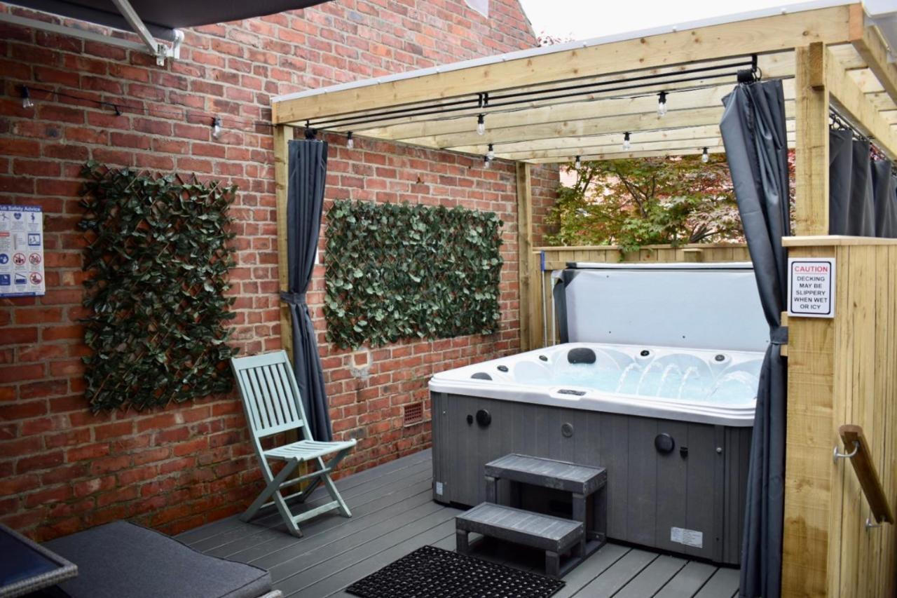 Hot Tub, Free Parking, Near Shops & Restaurants, Location 1M To City Apartment Jesmond Exterior photo