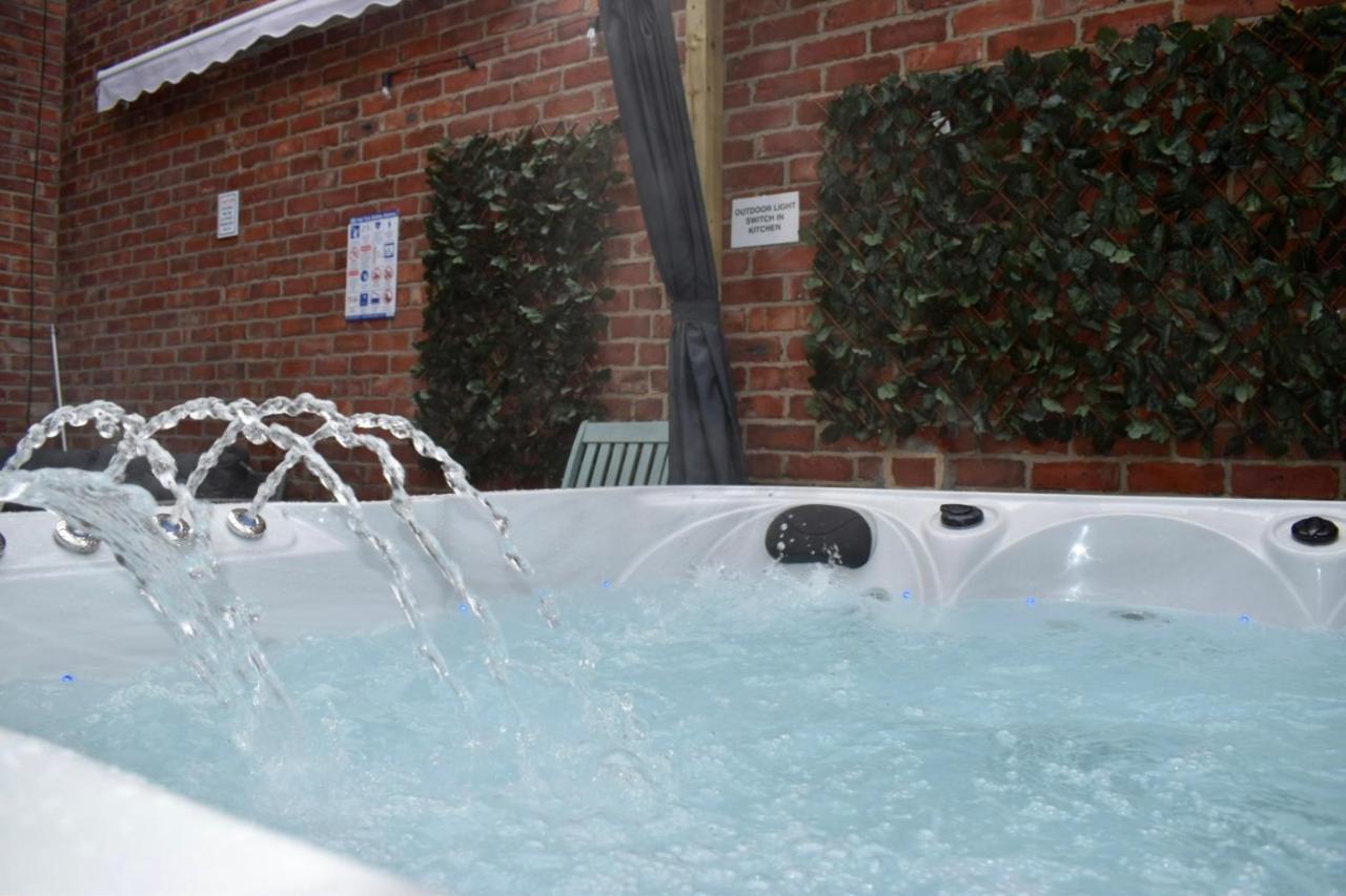 Hot Tub, Free Parking, Near Shops & Restaurants, Location 1M To City Apartment Jesmond Exterior photo