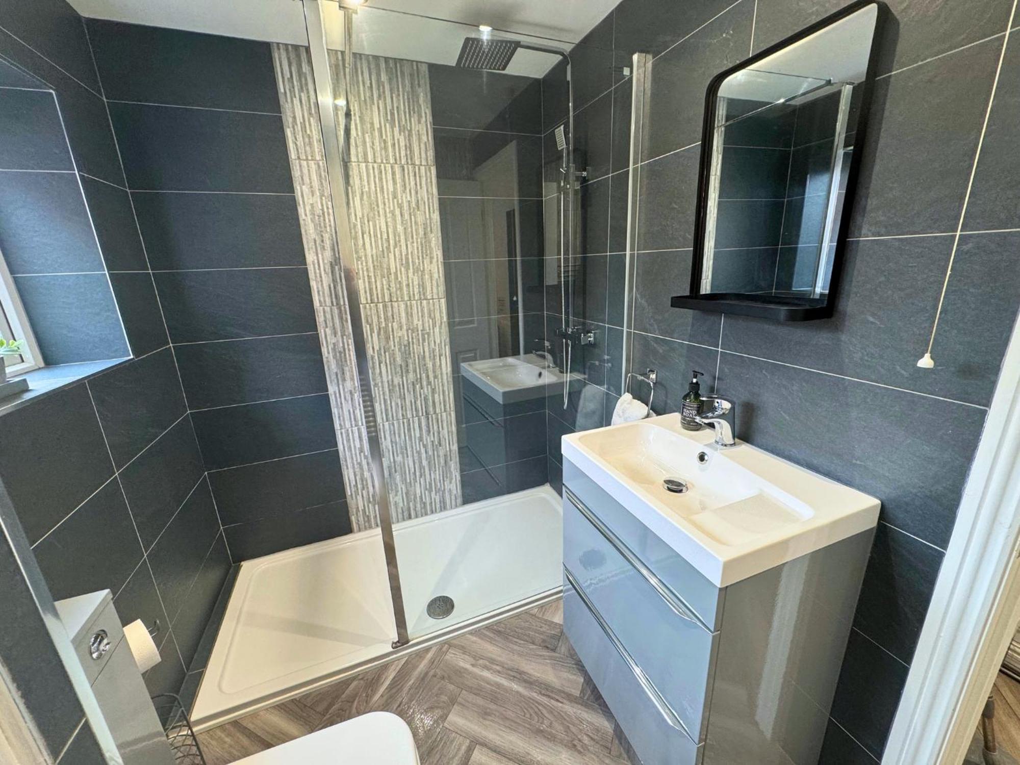 Hot Tub, Free Parking, Near Shops & Restaurants, Location 1M To City Jesmond Exterior photo