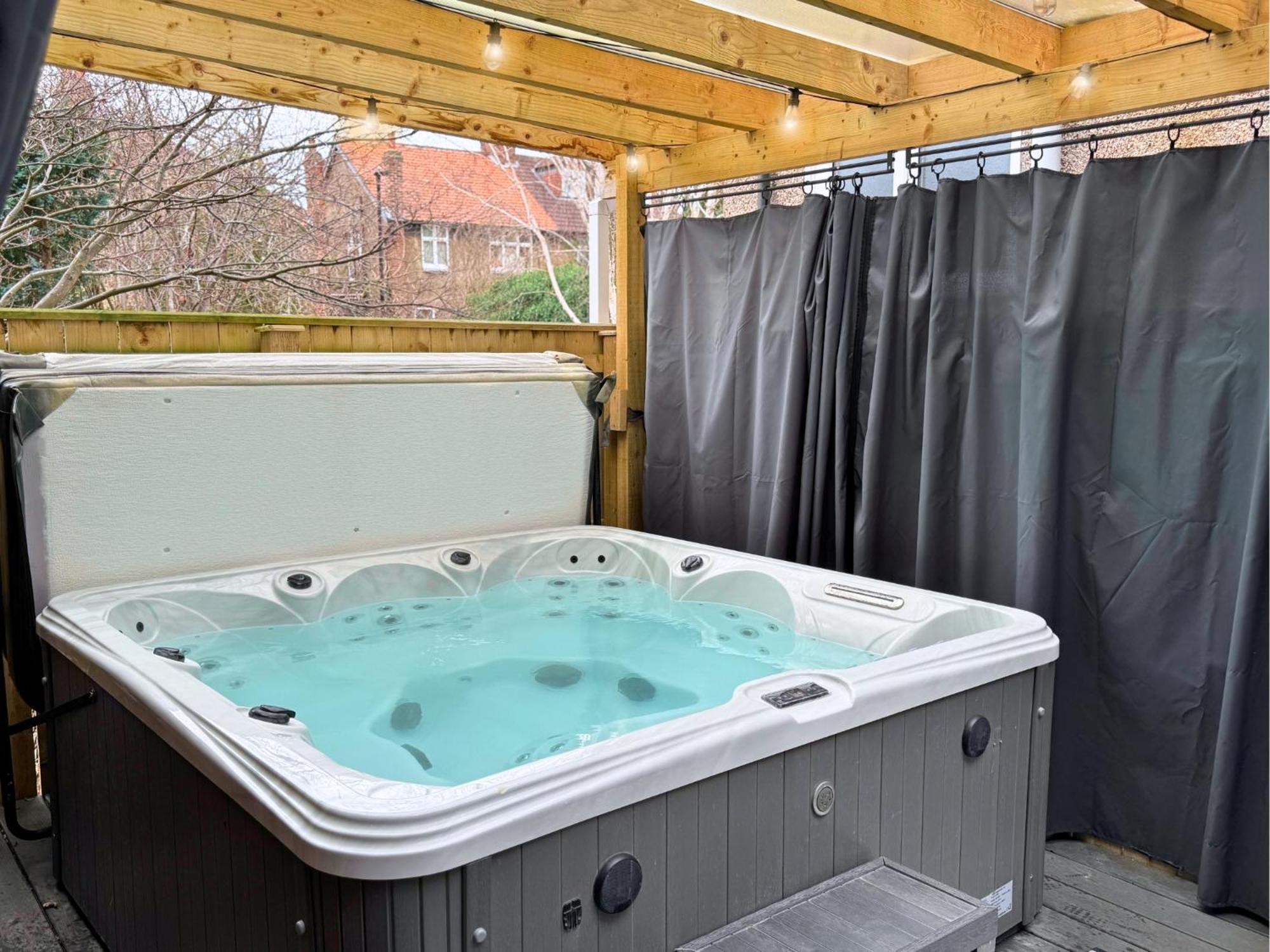 Hot Tub, Free Parking, Near Shops & Restaurants, Location 1M To City Apartment Jesmond Exterior photo